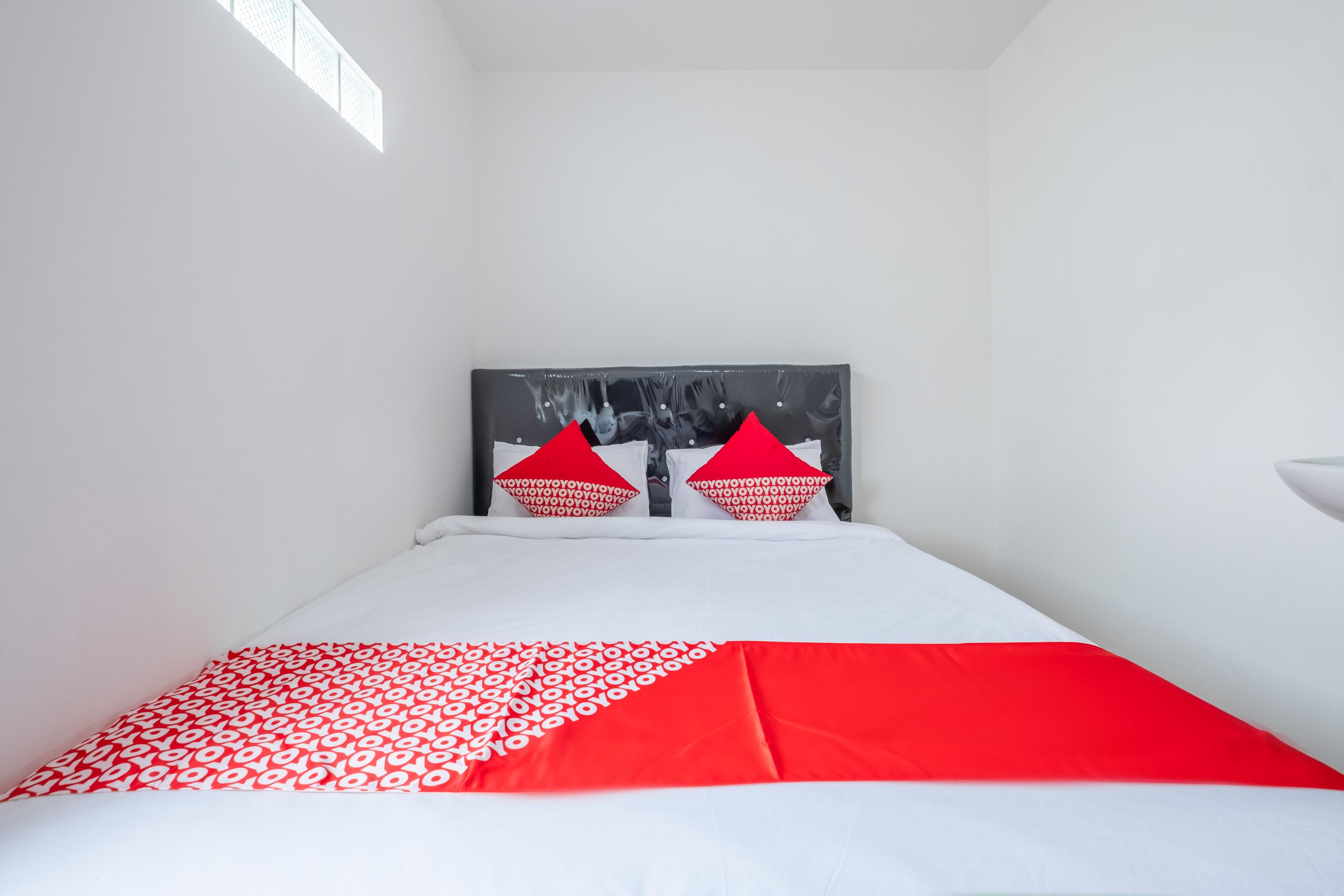 Oyo 1460 Anyelir Residence Cirebon Extérieur photo