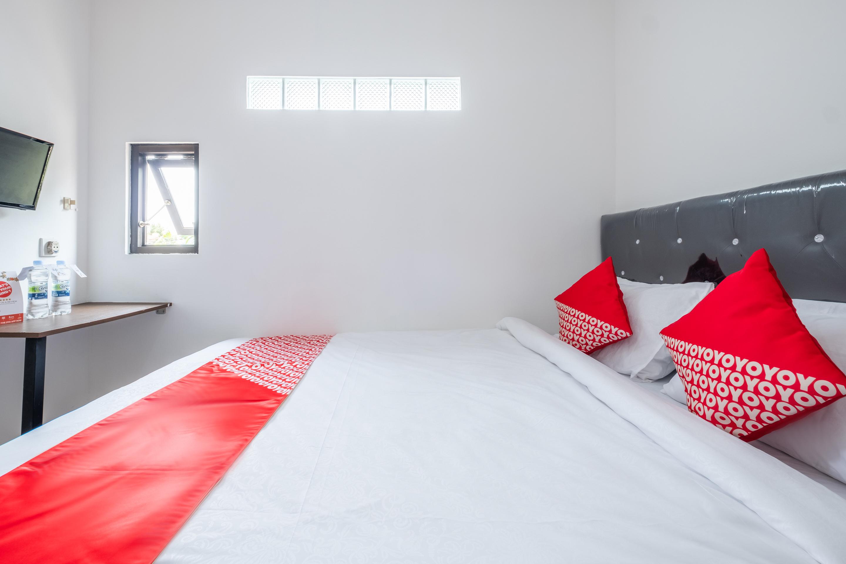 Oyo 1460 Anyelir Residence Cirebon Extérieur photo