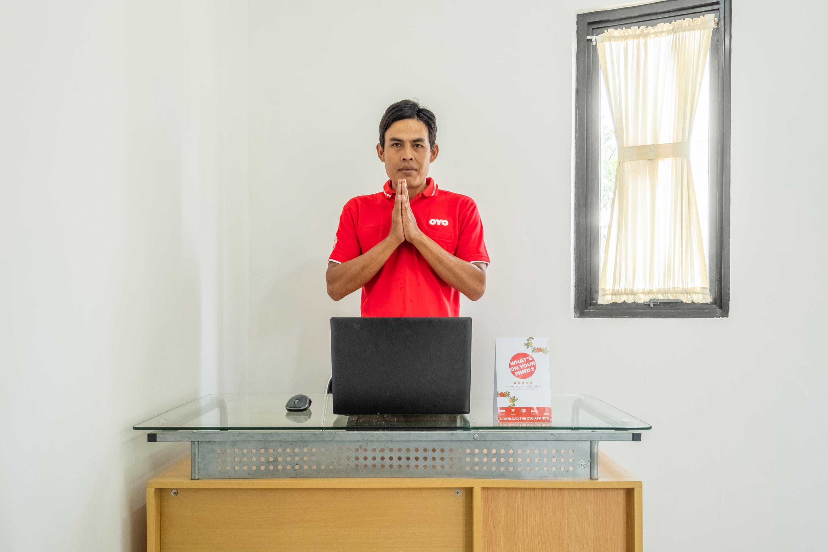 Oyo 1460 Anyelir Residence Cirebon Extérieur photo