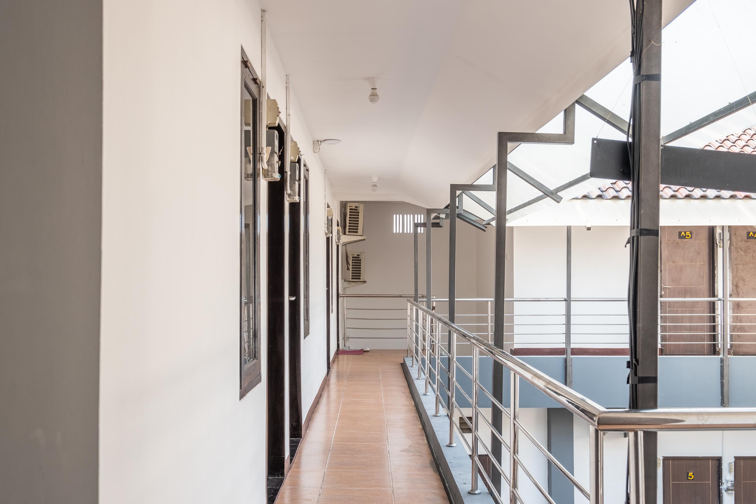 Oyo 1460 Anyelir Residence Cirebon Extérieur photo