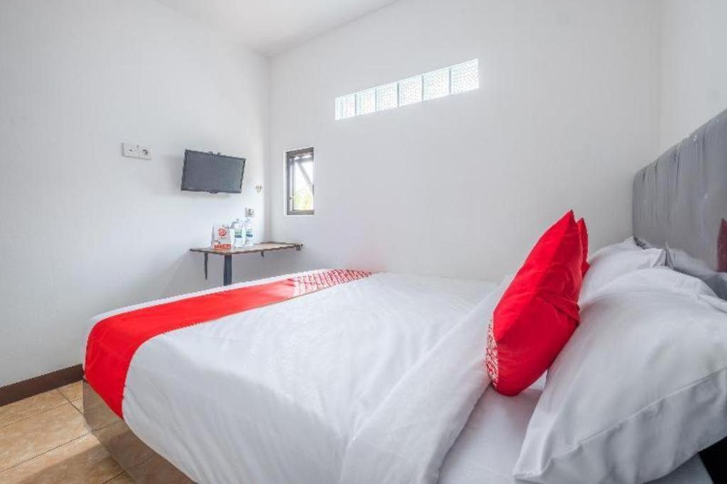 Oyo 1460 Anyelir Residence Cirebon Extérieur photo